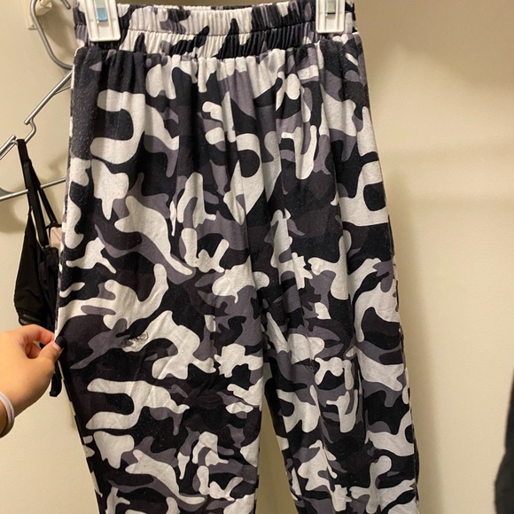 M black and white camo joggers - Picture 2 of 4
